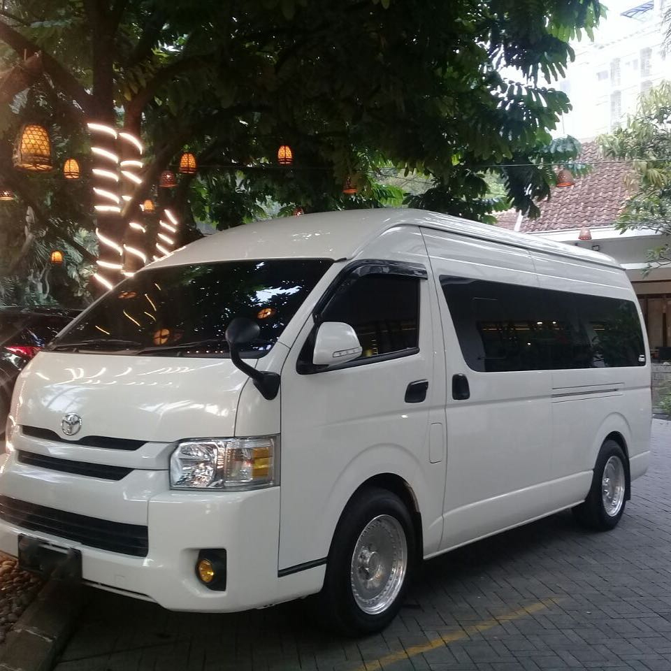 Dịch vụ cho thuê xe du lịch 16 chỗ Toyota Hiace của thuexe365.vn